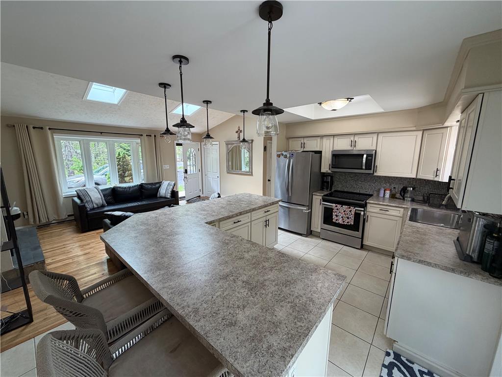 215 Larch Oval Property Photo 13