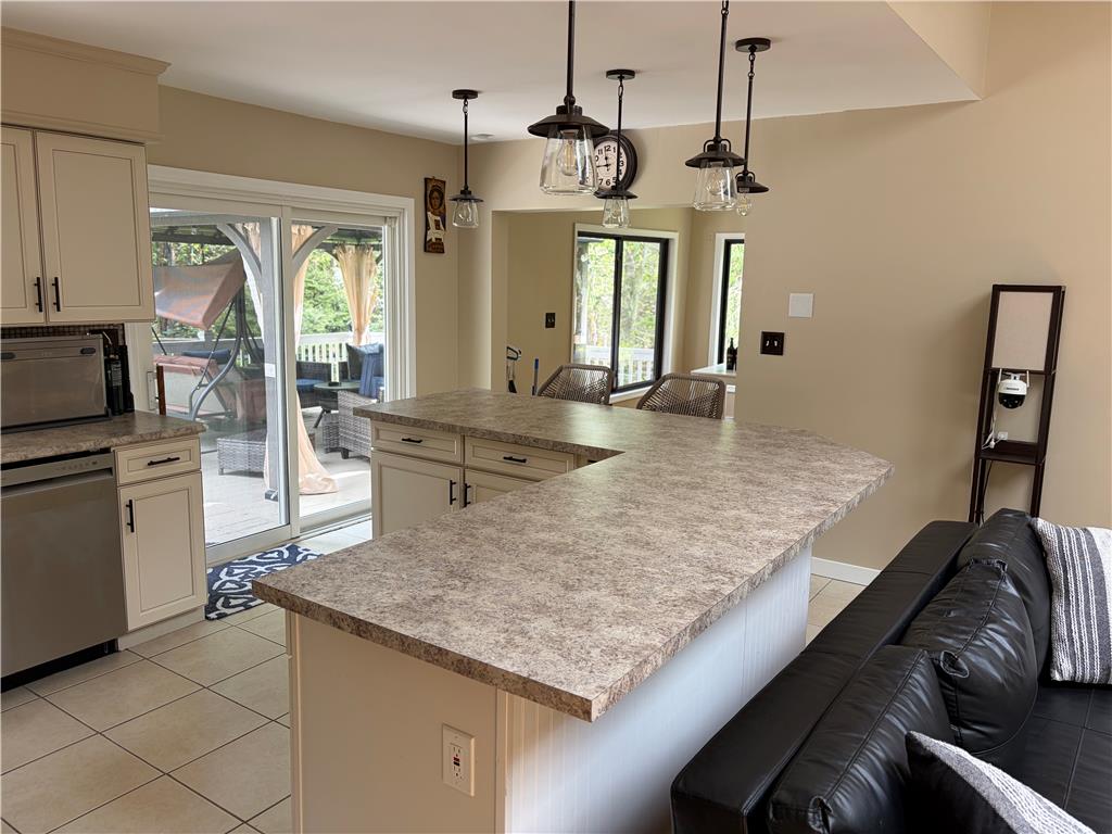 215 Larch Oval Property Photo 16
