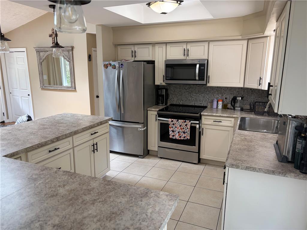 215 Larch Oval Property Photo 17