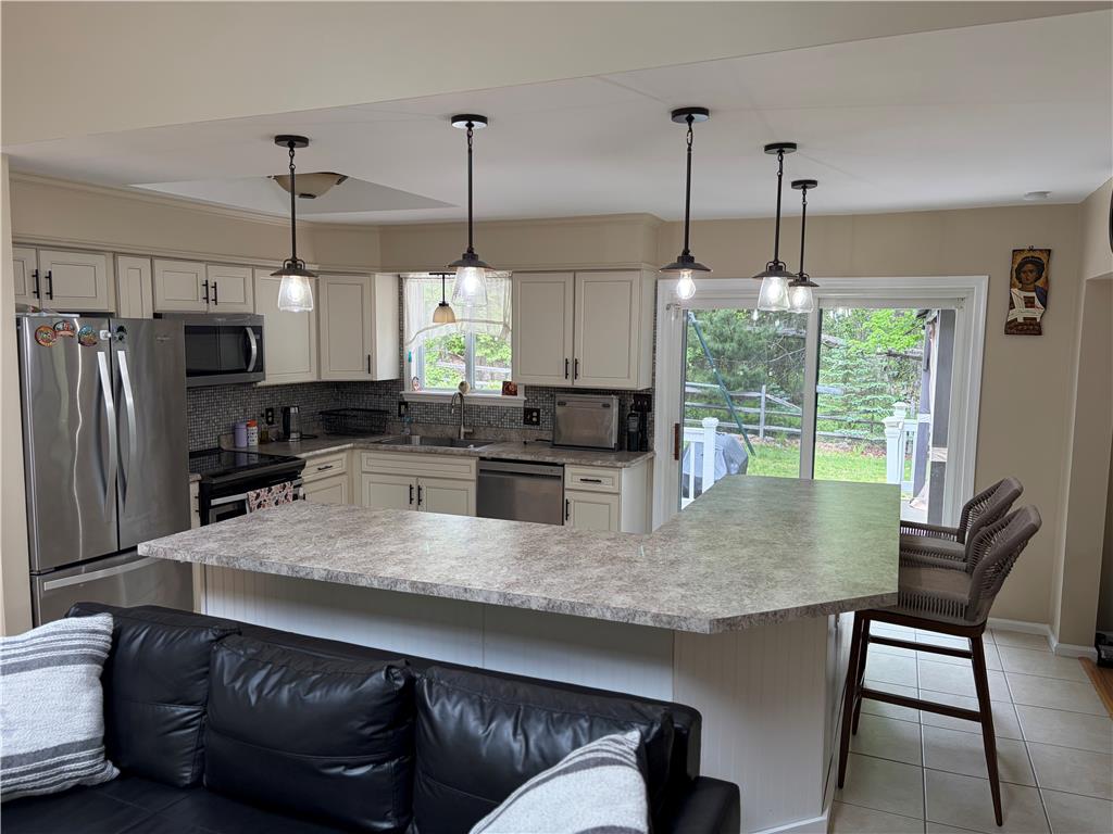 215 Larch Oval Property Photo 18
