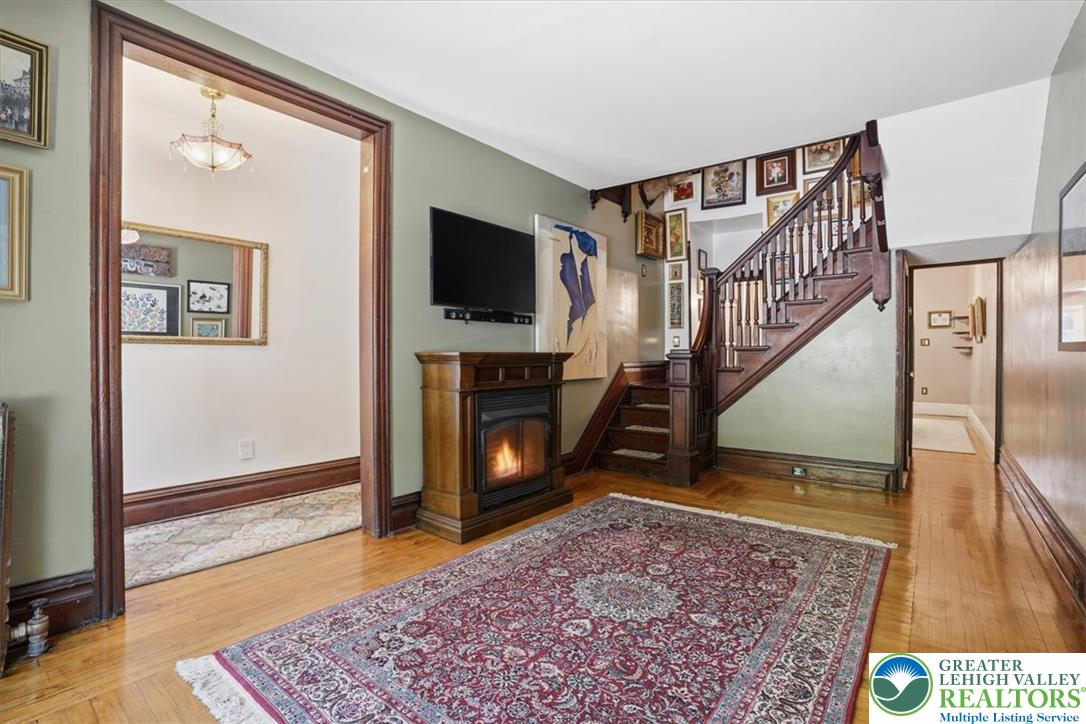 169 West Broadway Property Photo 3