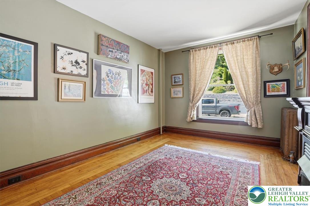 169 West Broadway Property Photo 5