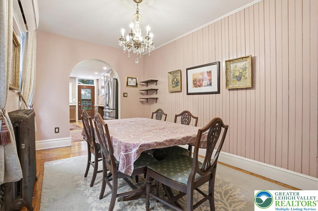169 West Broadway Property Photo 8