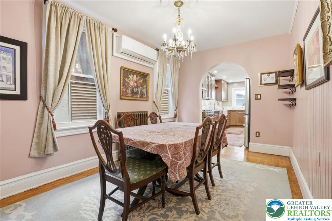 169 West Broadway Property Photo 9