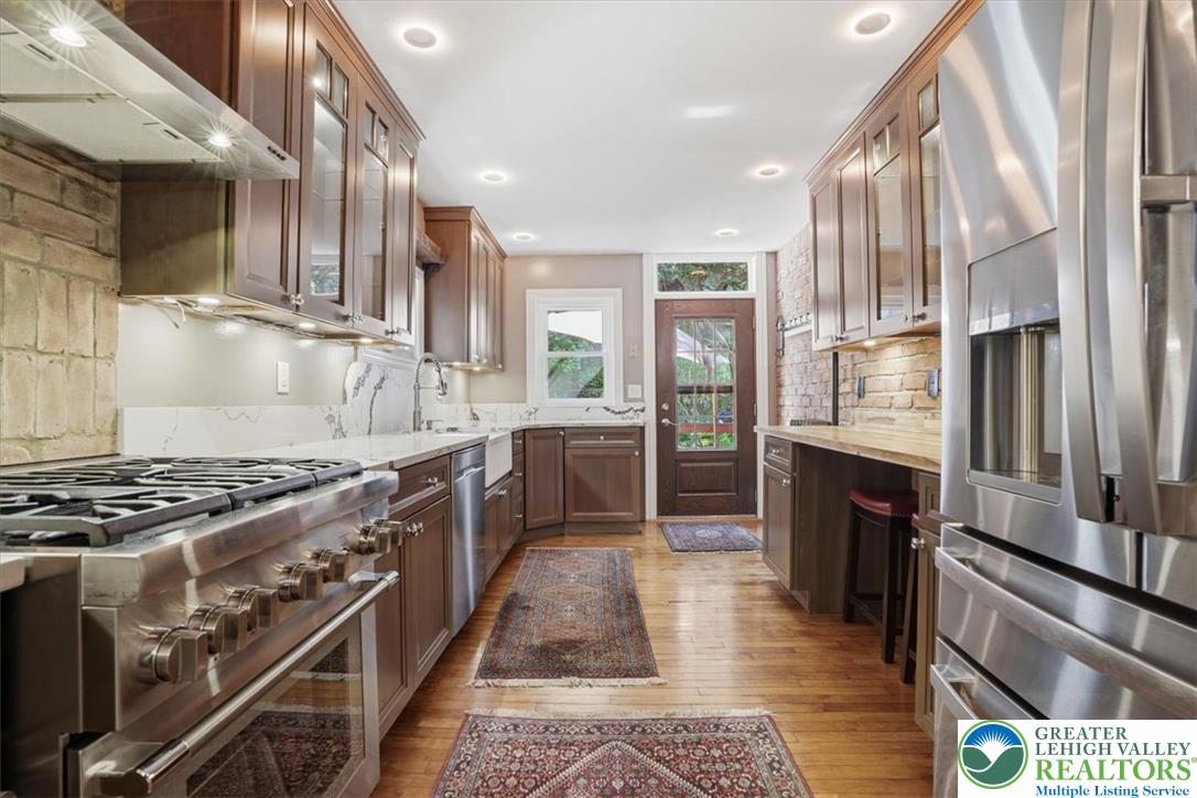 169 West Broadway Property Photo 11