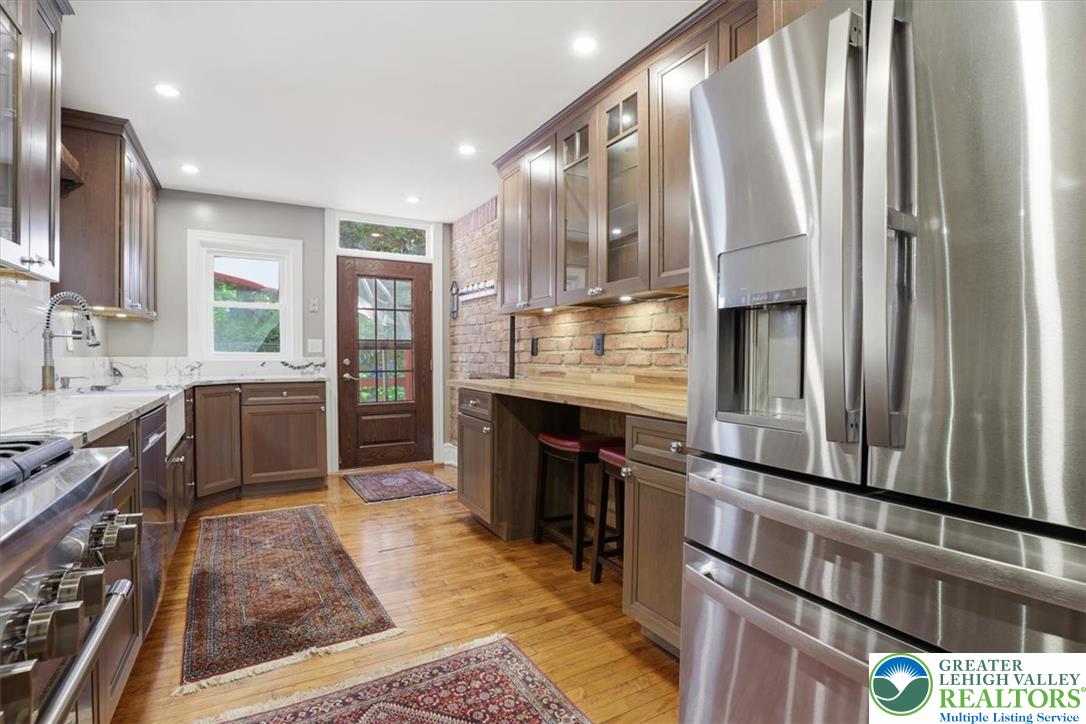 169 West Broadway Property Photo 12
