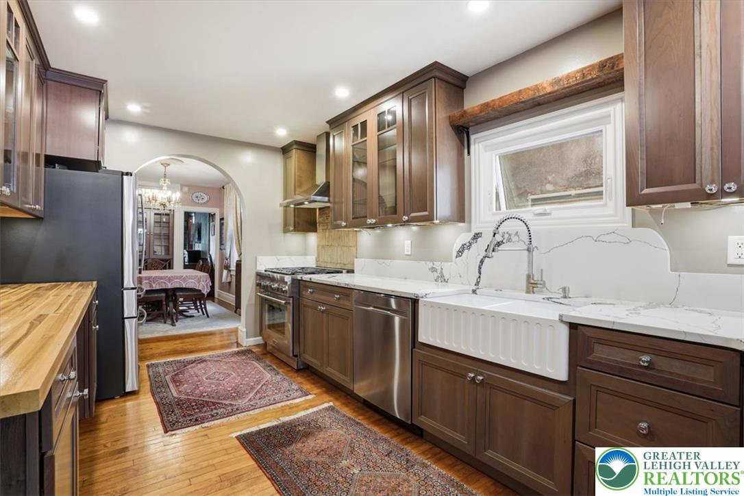 169 West Broadway Property Photo 13