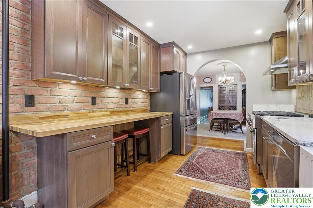169 West Broadway Property Photo 15