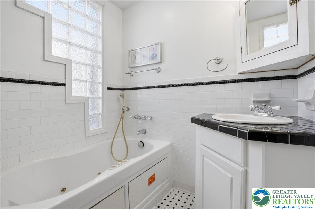 169 West Broadway Property Photo 30