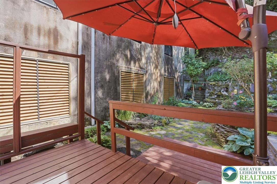169 West Broadway Property Photo 32