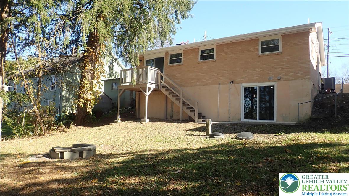 2556 North Delaware Drive Property Photo 2
