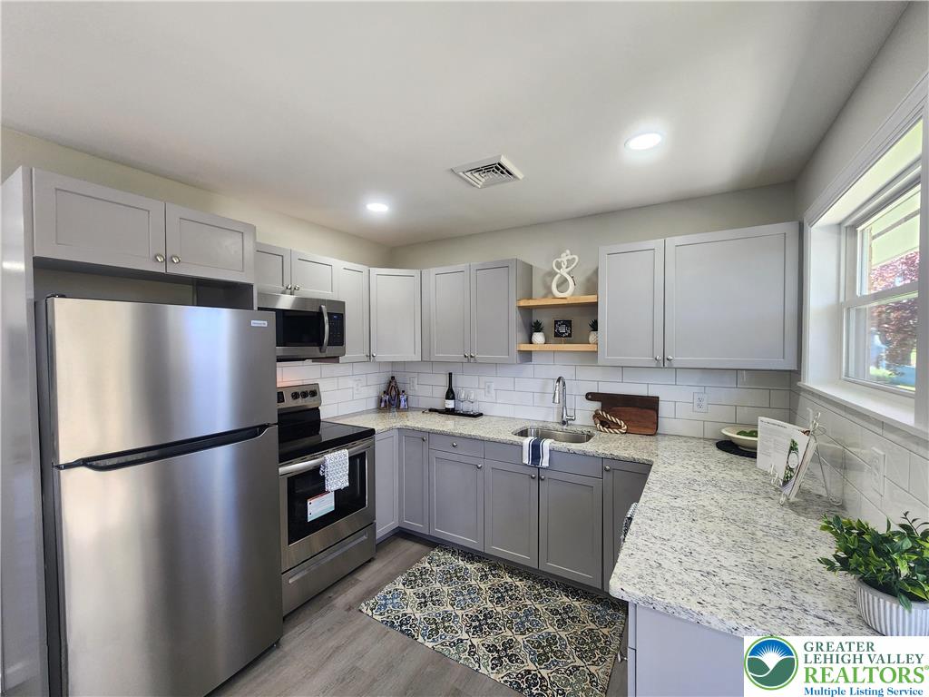 2556 North Delaware Drive Property Photo 8