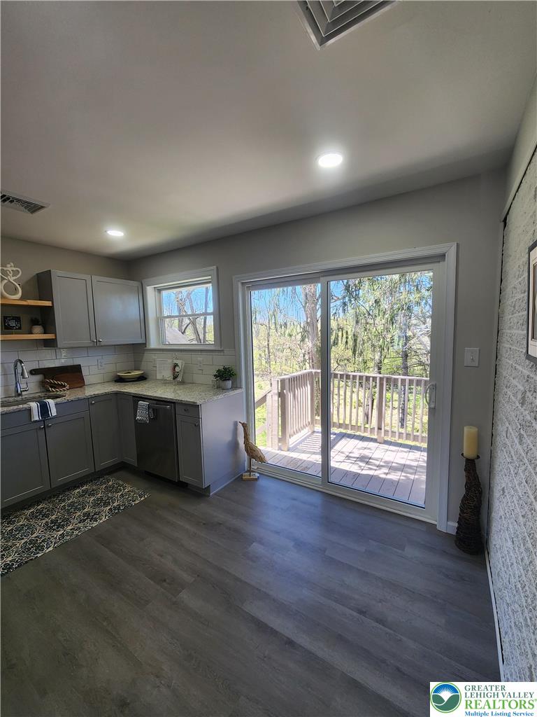 2556 North Delaware Drive Property Photo 10