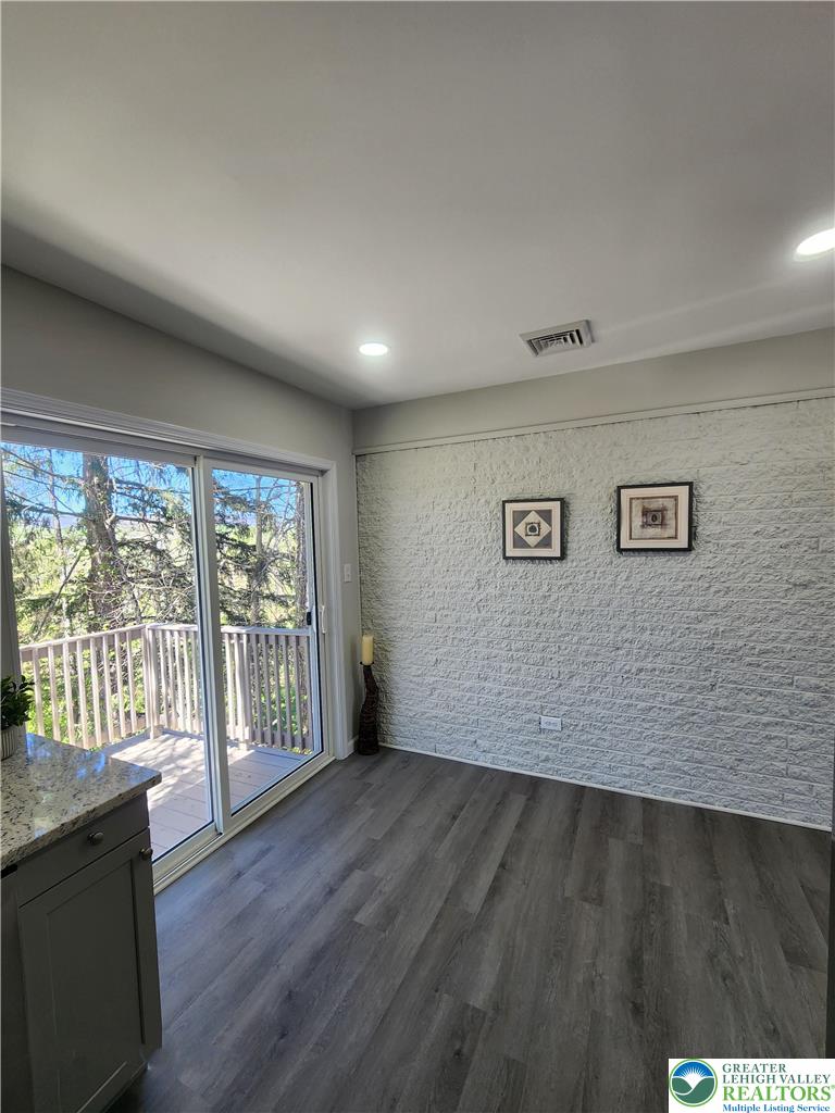 2556 North Delaware Drive Property Photo 11