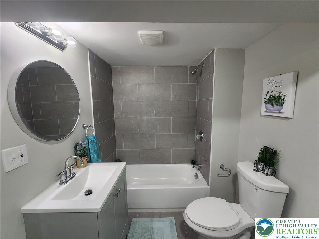 2556 North Delaware Drive Property Photo 23