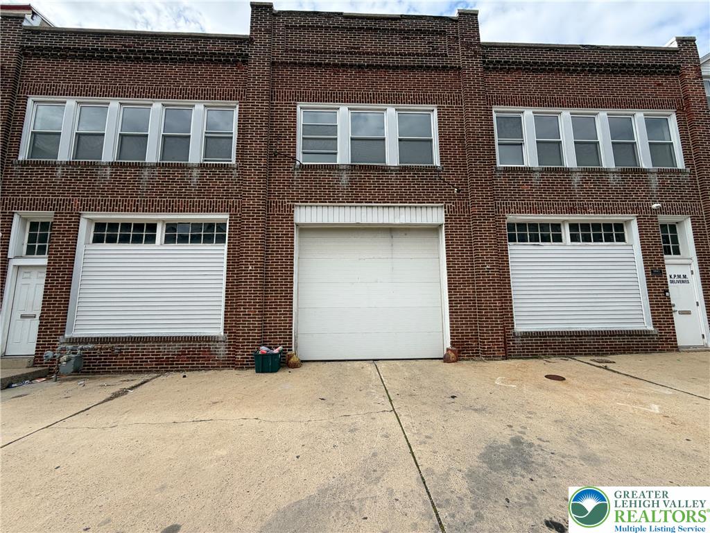 921 West Washington Street Property Photo 1