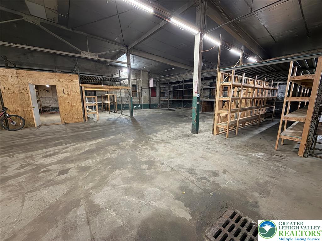 921 West Washington Street Property Photo 3