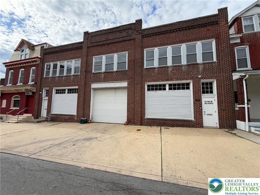 921 West Washington Street Property Photo 11