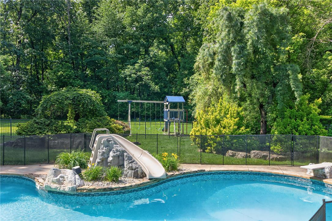 1371 Stoke Park Road Property Photo 9