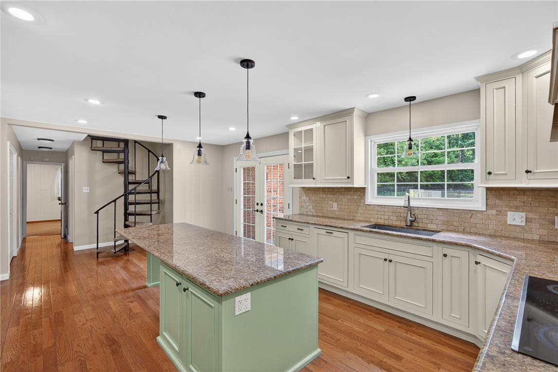 1371 Stoke Park Road Property Photo 23