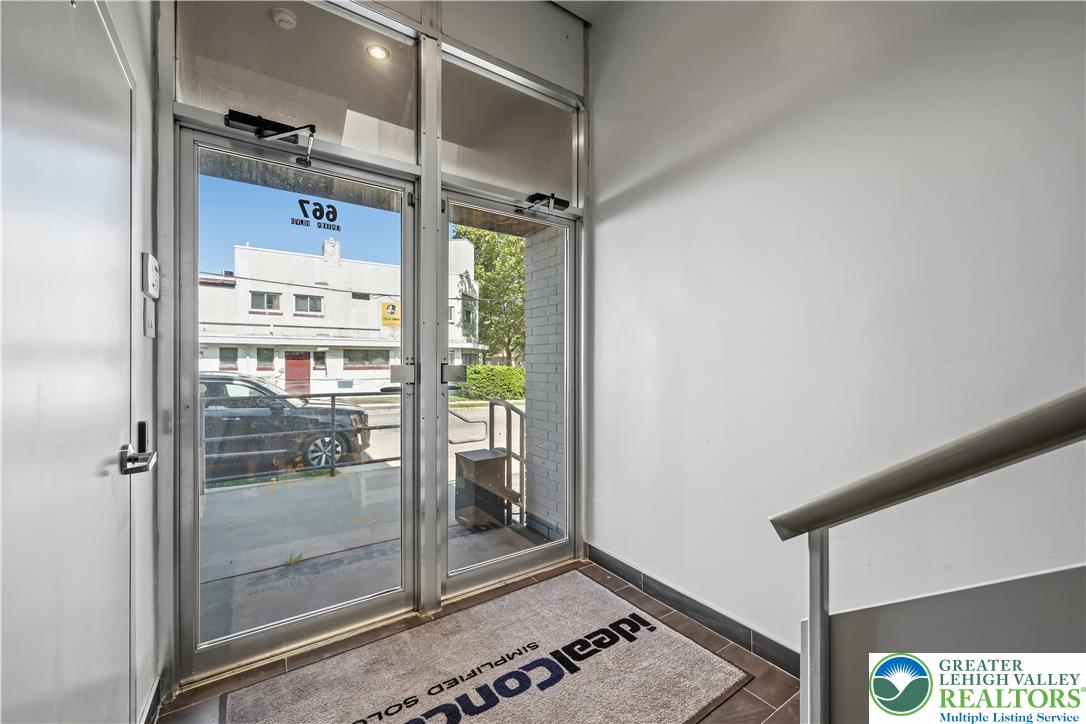 667 Union Boulevard B2 Property Photo 29