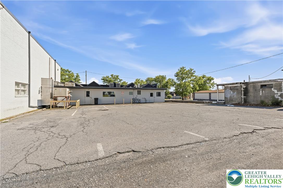 667 Union Boulevard B2 Property Photo 30