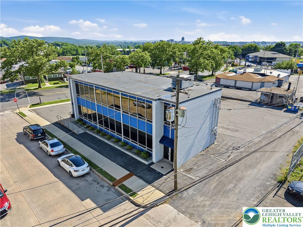 667 Union Boulevard C3 Property Photo 5