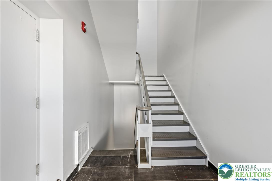 667 Union Boulevard C3 Property Photo 17