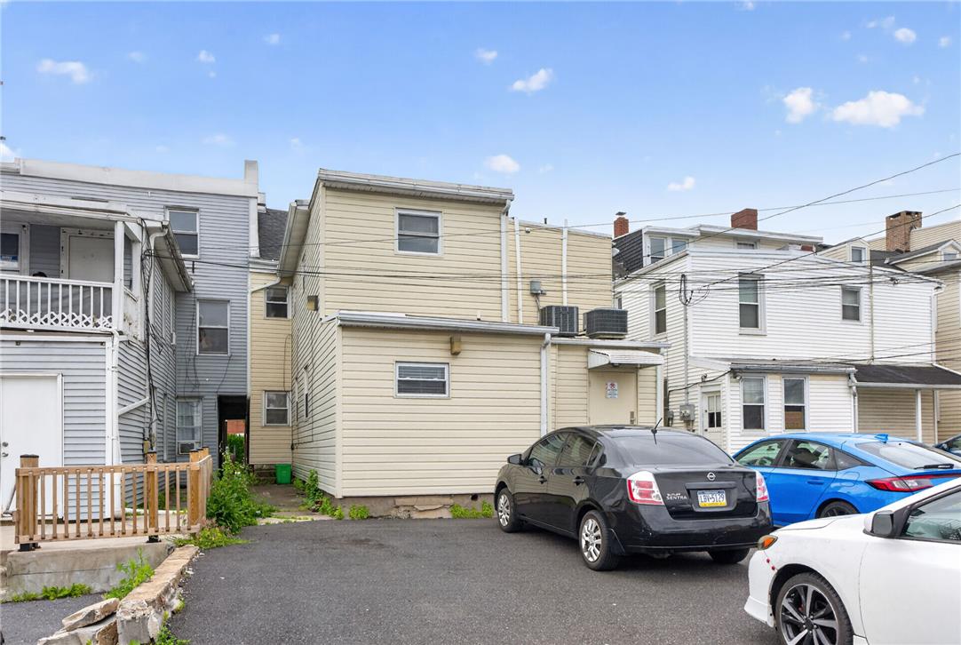 449 West Linden Street Property Photo 17