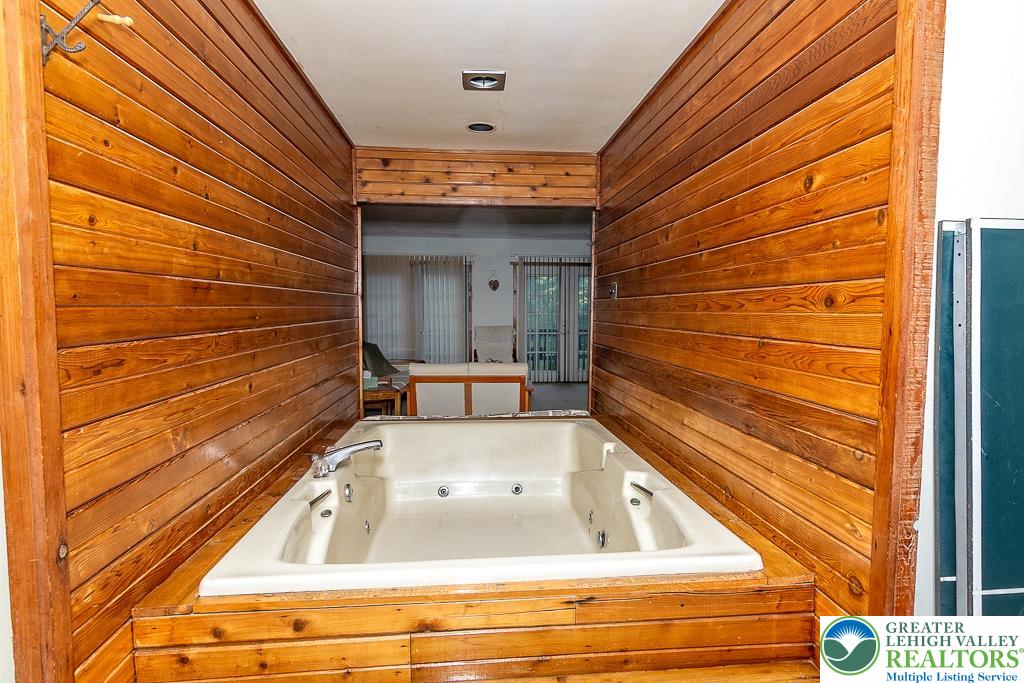 1247 Stony Hollow Circle Property Photo 17