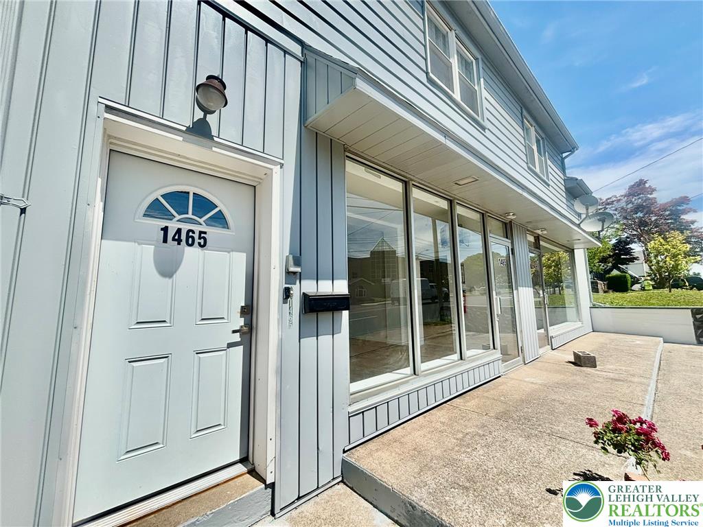 1465 Stefko Boulevard Property Photo 4