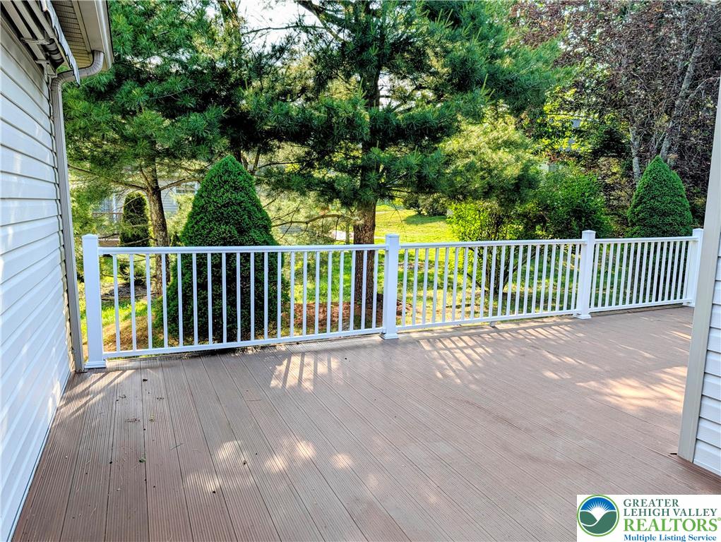 314 Golden Oaks Drive Property Photo 10