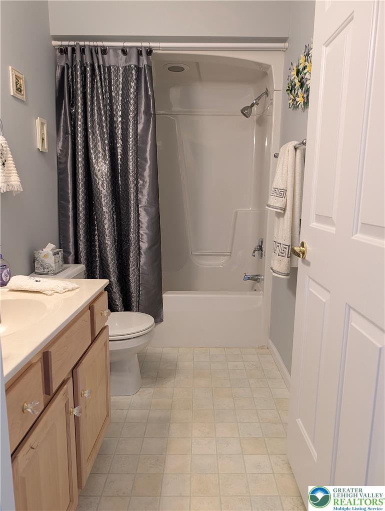 314 Golden Oaks Drive Property Photo 18