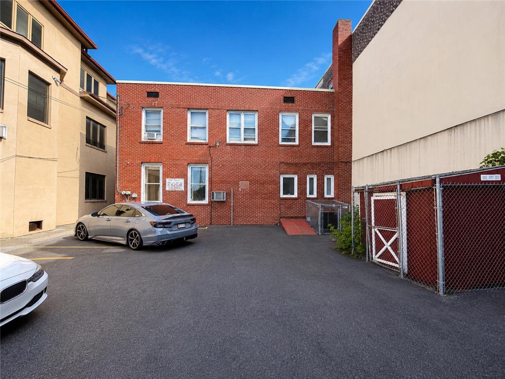 1047 West Hamilton Street Property Photo 19