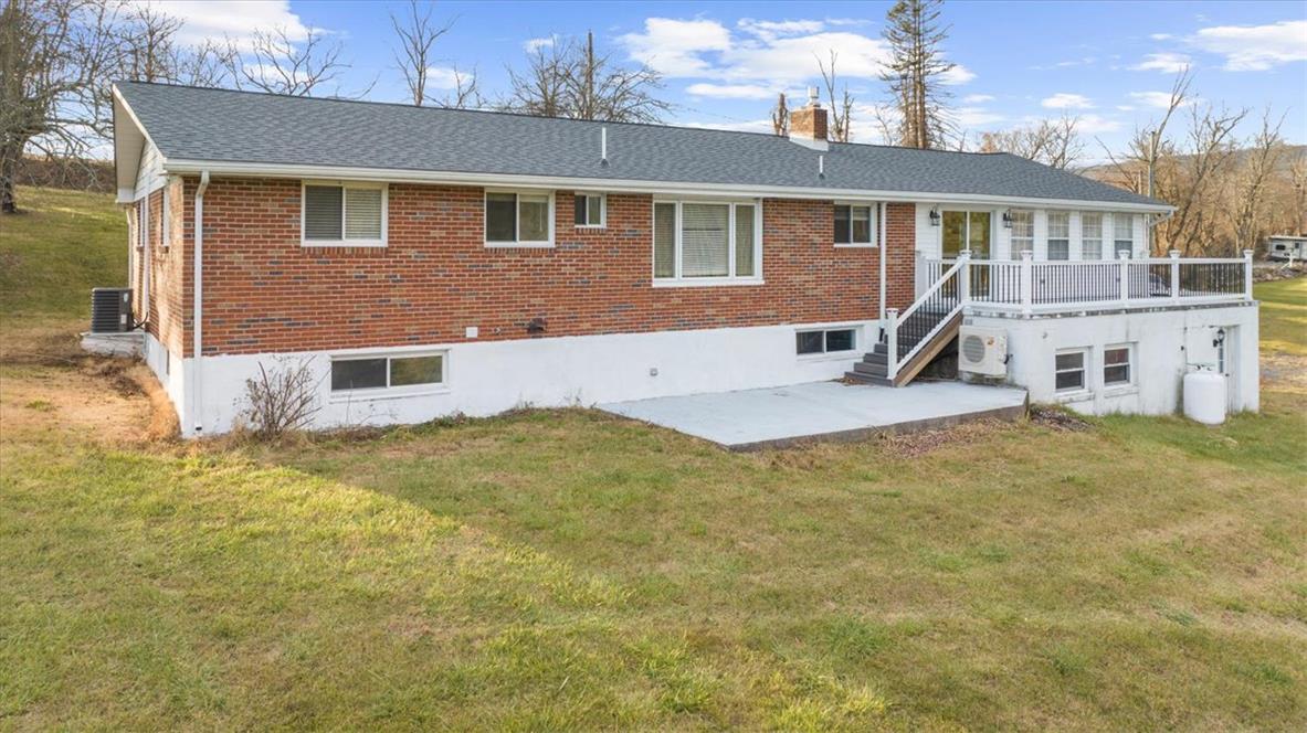 988 Hoch Road Property Photo 2