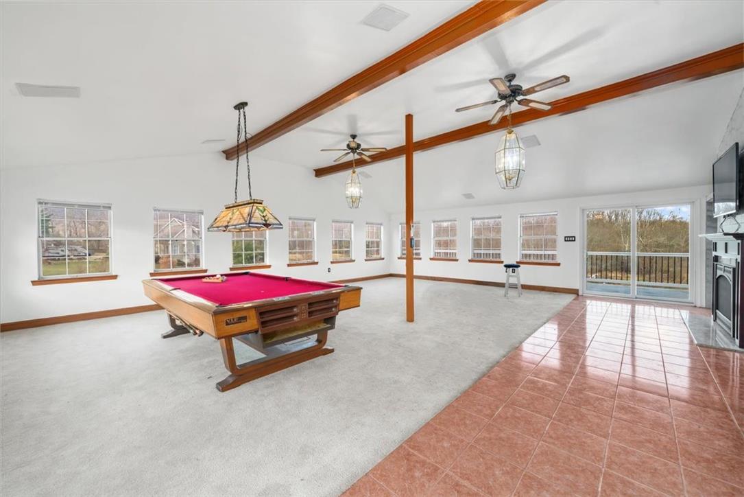 988 Hoch Road Property Photo 4