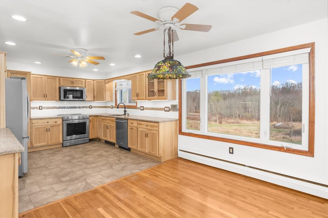 988 Hoch Road Property Photo 8