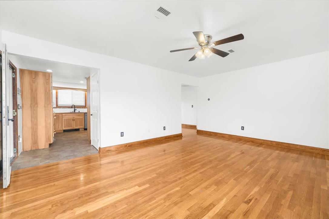 988 Hoch Road Property Photo 10