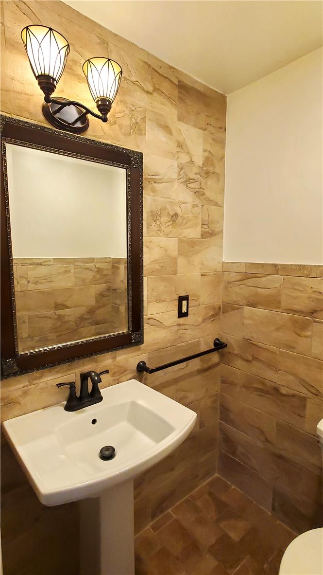 988 Hoch Road Property Photo 12