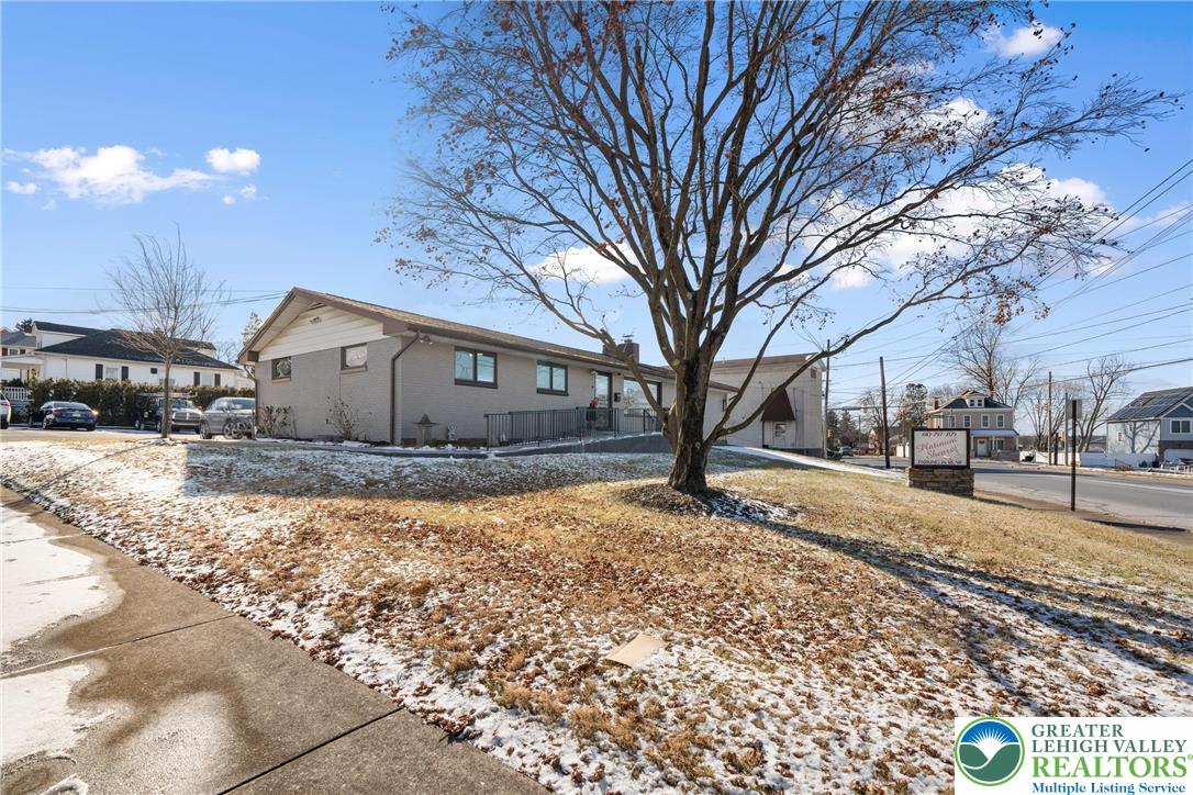 120 East Emmaus Avenue Property Photo 4