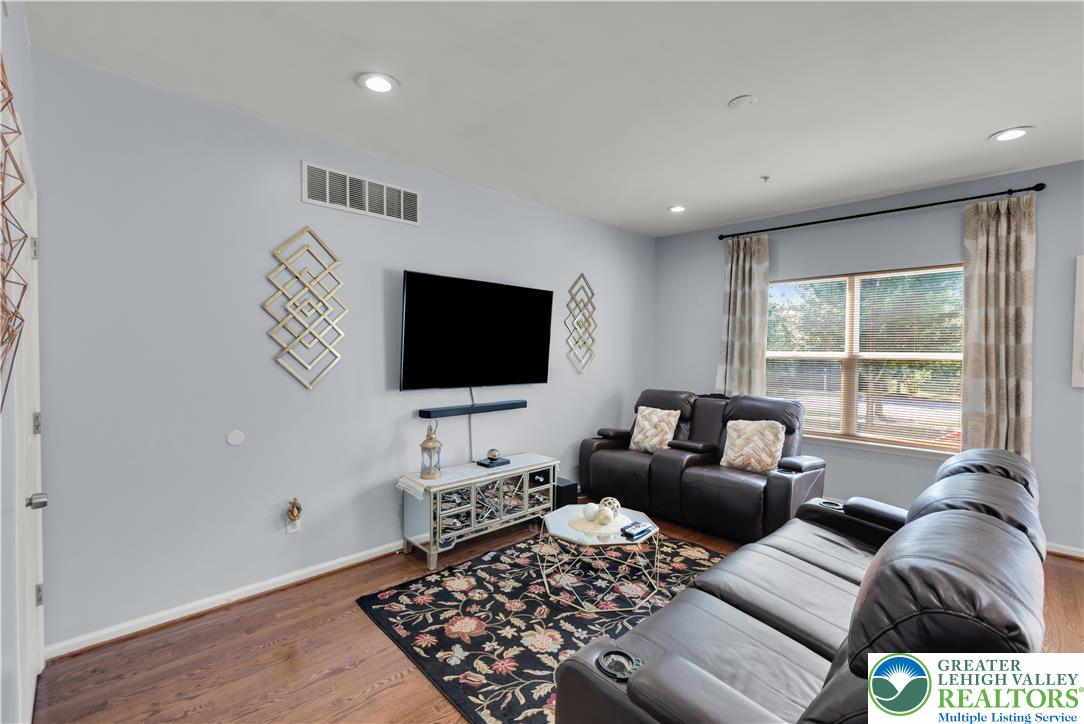 923 King Way Property Photo 22
