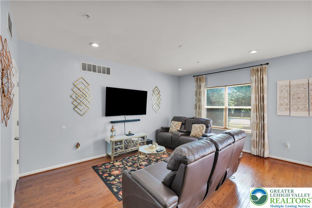 923 King Way Property Photo 24