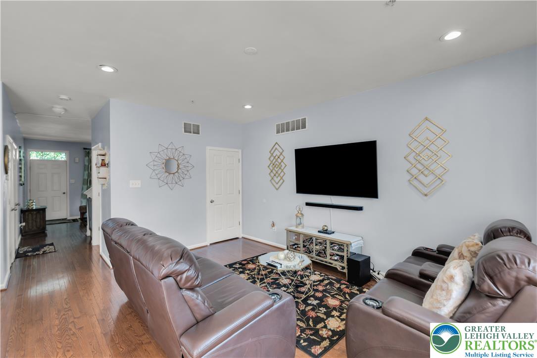 923 King Way Property Photo 26