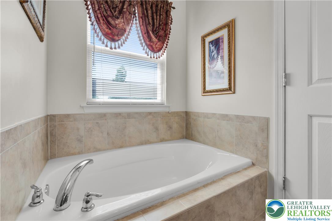 923 King Way Property Photo 34