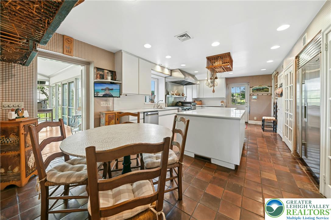 1194 Street Road Property Photo 13