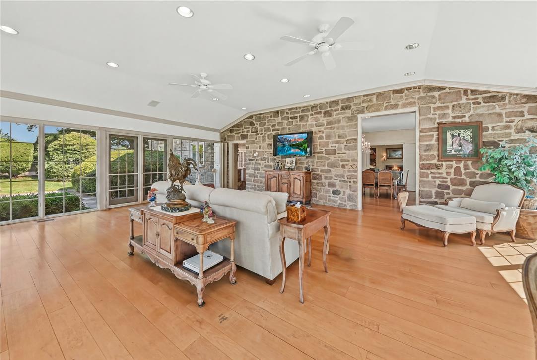 1194 Street Road Property Photo 16