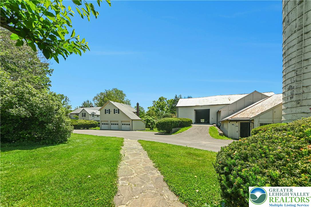 1194 Street Road Property Photo 49