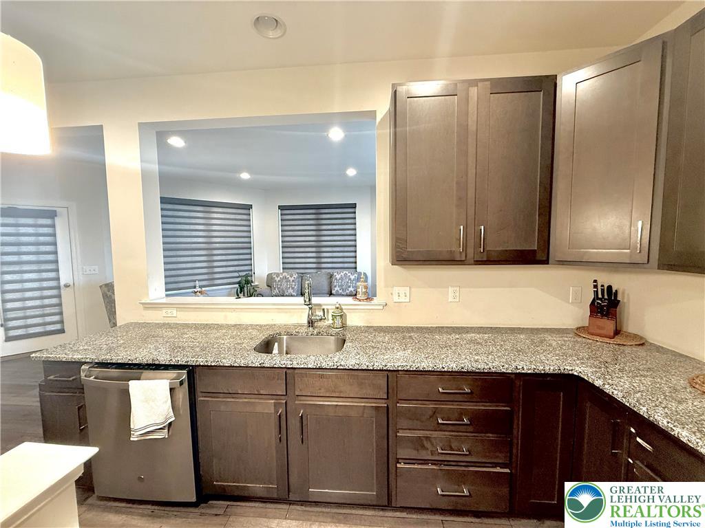 37 Saddle Lane Property Photo 6