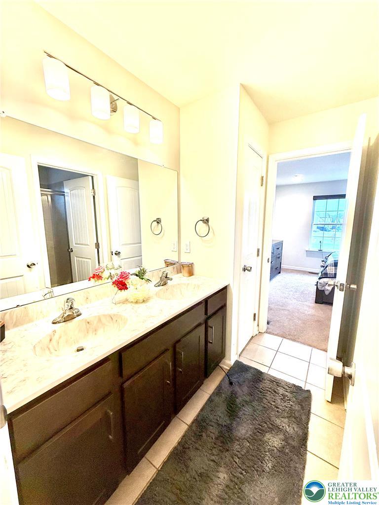 37 Saddle Lane Property Photo 17