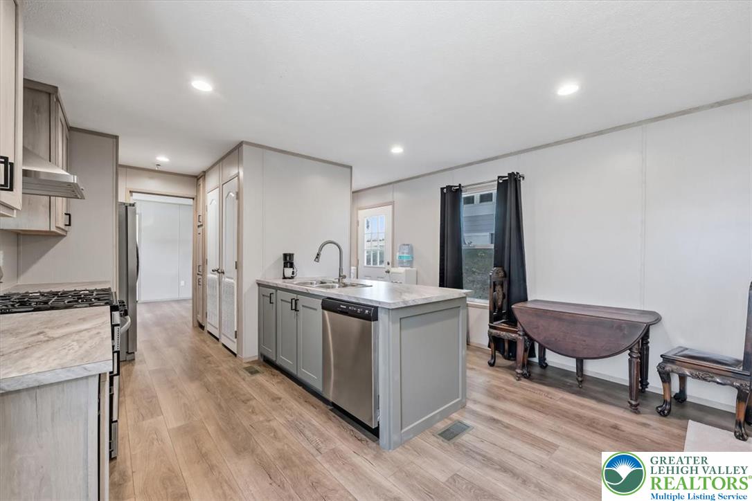 6016 Ambler Court Property Photo 8